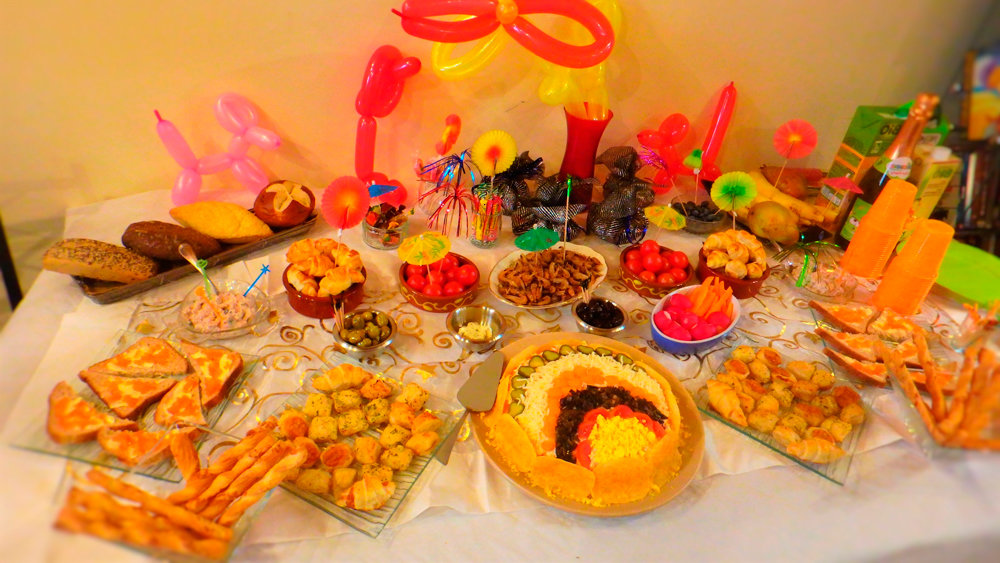 Как накрыть праздничный стол на день рождения ребенка? | ПловГотов | Яндекс  Дзен